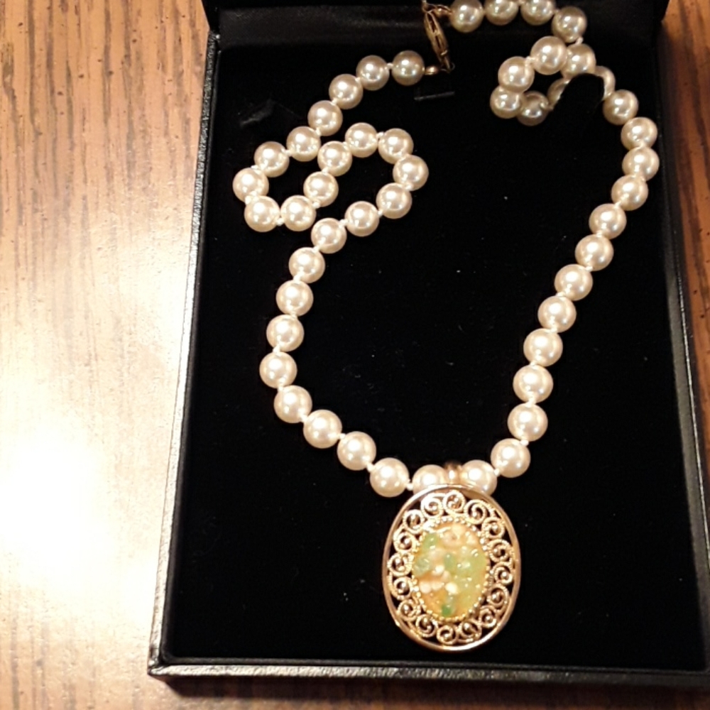 Pearl Necklace with a clip on pendant